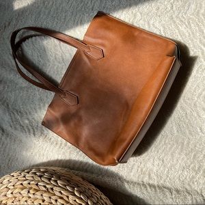 ✨5 for $25 🏷️ Faux Leather Camel Tote